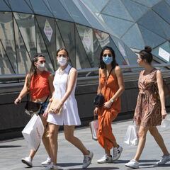 Qué es y como funciona la polémica cartilla COVID-19 impuesta por Madrid