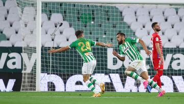 Borja Iglesias celebra su primer gol.