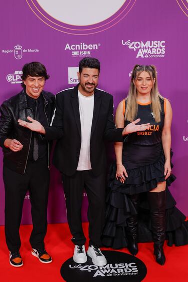 Dani Moreno, Tony Aguilar y Cristina Boscá posan en la alfombra roja. 
 
