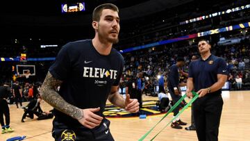 AME213. DENVER (ESTADOS UNIDOS), 07/05/2019.- Juancho Hernangomez de Denver Nuggets calienta este martes, previo al juego de la NBA, entre Portland Trail Blazers y Denver Nuggets, en el Pepsi Center de la ciudad de Denver (EE.UU.). EFE/ Todd Pierson