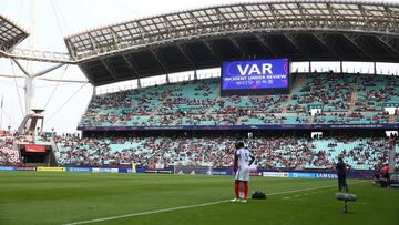 El argentino Martínez fue expulsado ante Inglaterra por un codazo. Pasaron dos minutos hasta que el VAR dictó sentencia.