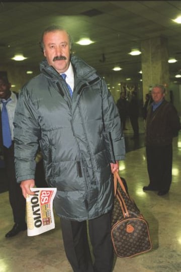 Finalmente, en la temporada 1999-2000, el club decidió encargarle de manera estable la dirección del primer equipo en sustitución de John B. Toshack. 