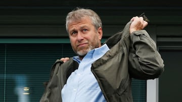 FILE PHOTO: Football - Chelsea v Crystal Palace - Barclays Premier League - Stamford Bridge - 3/5/15   Chelsea owner Roman Abramovich in the stands. Action Images via Reuters / John Sibley/File Photo