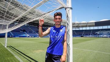 Pepelu posa para AS en la escuadra donde coló su primer gol como profesional con el Levante... frente al Alavés.