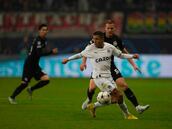 ¡Casi repite su gol soñado! Las dos opciones de Alexis ante Frankfurt