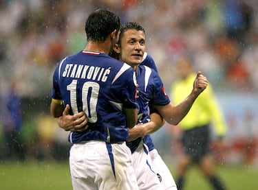 Nacida de la disolución de Yugoslavia, esta unión, que duró unos pocos años a inicios del siglo XXI, jugó su único Mundial en 2006. Ese mismo año, 4 días antes de iniciar el Mundial de Alemania, el 5 de junio, se oficializó la proclamación de independencia de Montenegro respecto a Serbia. Al finalizar la Copa del Mundo, en la que la selección balcánica no consiguió sumar ni un punto, la federación serbomontenegrina fue totalmente disuelta, siendo reemplazada por la federación de Serbia.