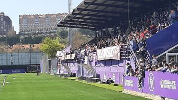 La afición blanquivioleta en Los Anexos.