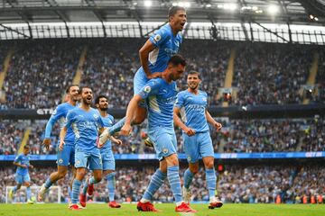 El Manchester City es el equipo más valorado de Europa superando los mil millones de euros. El campeón de Inglaterra cuenta con un elenco de estrellas en su plantilla: De Bruyne (100), Grealish (100), Sterling (90), Foden (80), Ruben Días (75)..