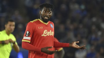 Andr&eacute; Zambo Anguissa, jugador del N&aacute;poles, durante un partido de Europa League ante el Leicester City.