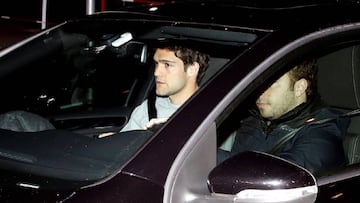 Marcos Alonso a su llegada ayer a la concentraci&oacute;n de Las Rozas. 