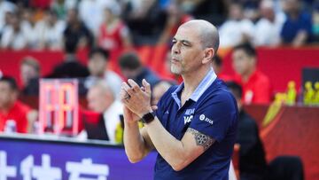 DONGGUAN, CHINA - SEPTEMBER 10: Coach Sergio Hernandez of Argentina reacts during FIBA World Cup 2019 quarter-final match between Argentina and Serbia at Dongguan Basketball Center on September 10, 2019 in Dongguan, Guangdong Province of China. (Photo by VCG/VCG via Getty Images)