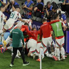 Csoboth, en el 100’, da esperanzas a Hungría