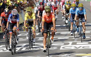 Caleb Ewan se llevó la victoria de la etapa 16 del Tour de Francia. El colombiano Rigoberto Urán subió un puesto en la clasificación general. 