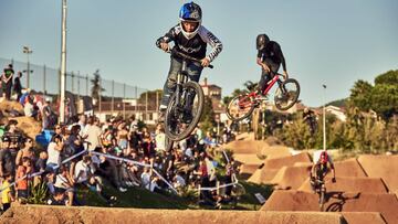 Ejemplo de tren en el Happy Ride Weekend disputado en La Poma Bikepark (Premi&agrave; de Dalt), evento de referencia de BMX y MTB Dirt Jump.