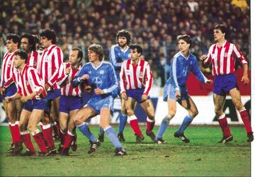 El 16 de abril de 1986 un Atlético lleno de canteranos, y entrenado por Luis Aragonés, ganó 2-3 al Uerdingen y se clasificó para la final de la Recopa. El equipo rojiblanco venció 1-0 en el Calderón y vivó una pesadilla en el partido de vuelta en Alemania. Rubio hizo el 0-1, de penalti (minuto 15); Cabrera el 0-2 (minuto 28), el Uerdingen redujo distancias pero Julio Prieto marcó el tercero en el minuto 57. Mejías; Tomás, Ruiz, Arteche, Clemente; Julio Prieto, Landáburu, Marina, Setién (Balbino, 76’); Cabrera y Rubio (Pedraza, 70’) jugaron esa histórica noche. El Atlético perdió posteriormente la final en Lyon frente al Dinamo de Kiev (3-0). Pero ese equipo plagado de canteranos llegó a jugar una final europea. 