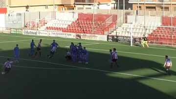 Es difícil tirar una falta mejor: el golazo en Tercera de un clásico del Levante