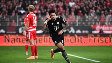 BERLIN, GERMANY - NOVEMBER 08: Luis Diaz of Bayern Munich celebrates scoring his team's first goal during the Bundesliga match between 1. FC Union Berlin and FC Bayern München at Stadion An der Alten Foersterei on November 08, 2025 in Berlin, Germany. (Photo by A. Scheuber/FC Bayern via Getty Images)
