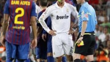 <b>PUNTO DE MIRA. </b>Cristiano Ronaldo, junto a Fernández Borbalán en la ida de la Supercopa.