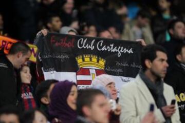 Aficionados sel Cartagena en el estadio del Nou Camp.