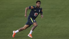 Neymar resumes Brazil training after injury scare