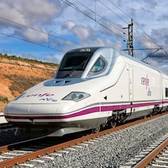 Descarrila un tren AVE en Álora por las fuertes lluvias sin causar daños personales