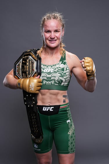 La rusa ha sido una de las luchadoras más dominantes en la historia de la UFC. A sus 36 años es la actual campeona del peso mosca femenino. Su carrera como campeona de la división comenzó tras su victoria sobre Joanna Jedrzejczyk en diciembre de 2018 en el UFC 231. Desde entonces, consiguió siete defensas del título consecutivas. Cuatro de ellas fueron por KO. Junto a Nunes es la peleadora que más defensas mundiales ha conseguido por esta vía. Alexa Grasso le arrebató el cinturón en el UFC 285 en 2023, y recuperó su actual corona en el combate que cerró la trilogía ante la mexicana.