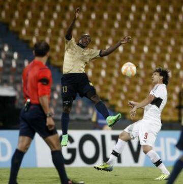 Partido entre colombiano y paraguayos en el Atanasio Girardot.