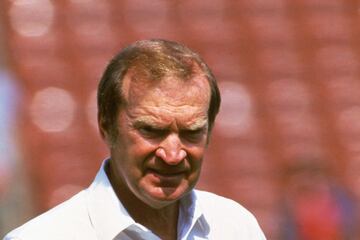 Head coach de Cardinals (1973-1977) y Chargers (1978-1986). Récord de 114-89-1, 3-6 en postemporada.