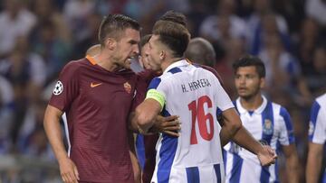 PORTO, PORTUGAL - AUGUST 17:  Kevin Strootman of AS Roma and Hector Herrera of FC Porto reactduring the UEFA Champions League Playoff match between Porto and AS Roma on August 17, 2016 in Porto, Portugal.  (Photo by Luciano Rossi/AS Roma via Getty Images)