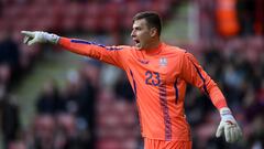 Lunin, defendiendo la camiseta de Ucrania.