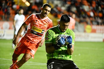 Yerko Urra, actual portero de Huachipato, conoce de cerca a Martín Parra, nuevo arquero de la U.