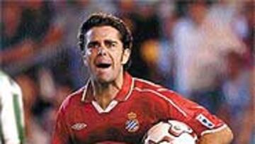 Natural de Jerez de la Frontera (25-11-1976) este amante del flamenco, se bajó del barco atlético un día "para hacerse futbolista" por esos caminos de Dios. Hoy llega al templo de los galácticos dispuesto a armar el taco.