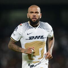Dani Alves dio asistencia en su debut con Pumas