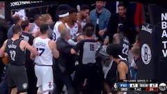 El último tropel en la NBA: Dos expulsados y árbitros en el piso...