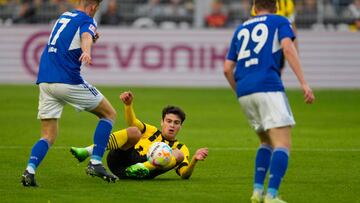 DORTMUND, GERMANY - SEPTEMBER 17: Florian Flick of FC Schalke 04 and Gio Reyna of Borussia Dortmund battle for the ball during the Bundesliga match between Borussia Dortmund and FC Schalke 04 at Signal Iduna Park on September 17, 2022 in Dortmund, Germany. (Photo by Alex Gottschalk/DeFodi Images via Getty Images)