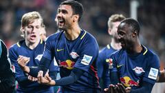 Leipzig&#039;s Marvin Compper (C) celebrates after scoring the 2-1 lead during the German Bundesliga soccer match between FC Augsburg and RB Leipzig at the WWK-Arena in Augsburg, Germany