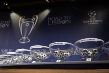 Sorteo de los cuartos de final de la Liga de Campeones de la UEFA en la sede de la UEFA en Nyon.
