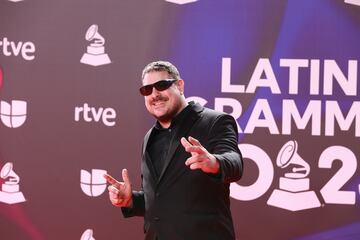 El artista Max Masri posa durante el photocall previo a la gala de entrega de los Latin Grammy 2023.