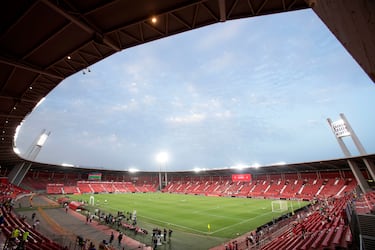 El Almería registra más renovaciones de abonos que en la campaña pasada