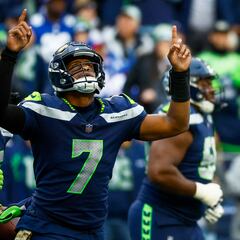 Who are the NFL players of the month for October?