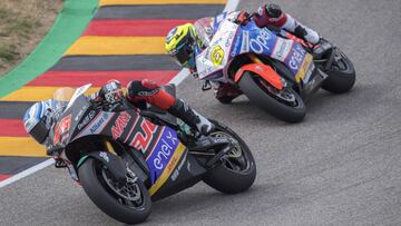 Niki Tuuli y María Herrera con las MotoE.