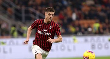 Inter de Milan y AC Milan viven sus duelos como locales en el mismo estadio: Giuseppe Meazza o San Siro, respectivamente. Este recinto abrió sus puertas en 1926 y tiene aforo para más de 80 mil personas. También ha sido sede de partidos de Copa del Mundo, Eurocopa, final de Champions League y Copa UEFA.