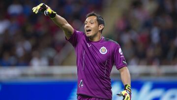 Chivas tiene en suspenso la compra de Rodolfo Cota