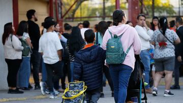 Santiago, 5 de marzo de 2024
Escolares son fotografiados durante la visita a la comunidad educativa de la Escuela Republica de la India 

Dragomir Yankovic/Aton Chile