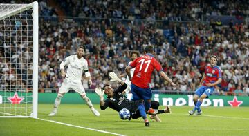 Keylor Navas con Milan Petrzela.