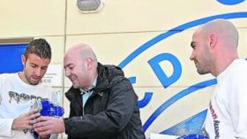 <b>COMUNIÓN PERFECTA. </b>Afición y equipo han unido fuerzas esta semana para que Cornellà-El Prat viva un gran ambiente esta tarde en el partido ante el Almería de Hugo.