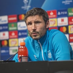 Van Bommel: "Les he pedido a mis jugadores que no pidan la camiseta a Messi en el descanso"