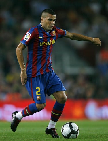Un lateral derecho incombustible, con gol, personalidad y una capacidad física fuera de lo común. Su alianza con Messi en la banda derecha del Barça fue letal.