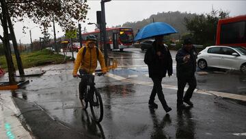 Lluvia en Santiago en vivo hoy: temporal y suspensión de clases en Chile, cuánta agua ha caído, y pronóstico 13 de junio 