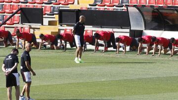 Paco J&eacute;mez, supervisando una sesi&oacute;n.
 